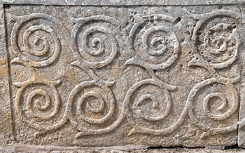 http://www.sacred-destinations.com/malta/images/tarxien/resized/south-temple-spirals-c-alison.jpg